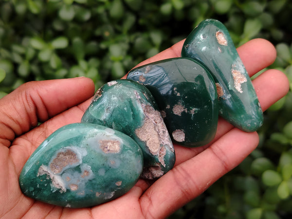 Polished Emerald Mtorolite Free Forms x 35 From Mutorashanga, Zimbabwe