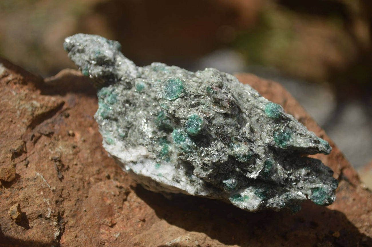 Raw shops emerald stone of 428 grams with matrix of quartz and black mica.