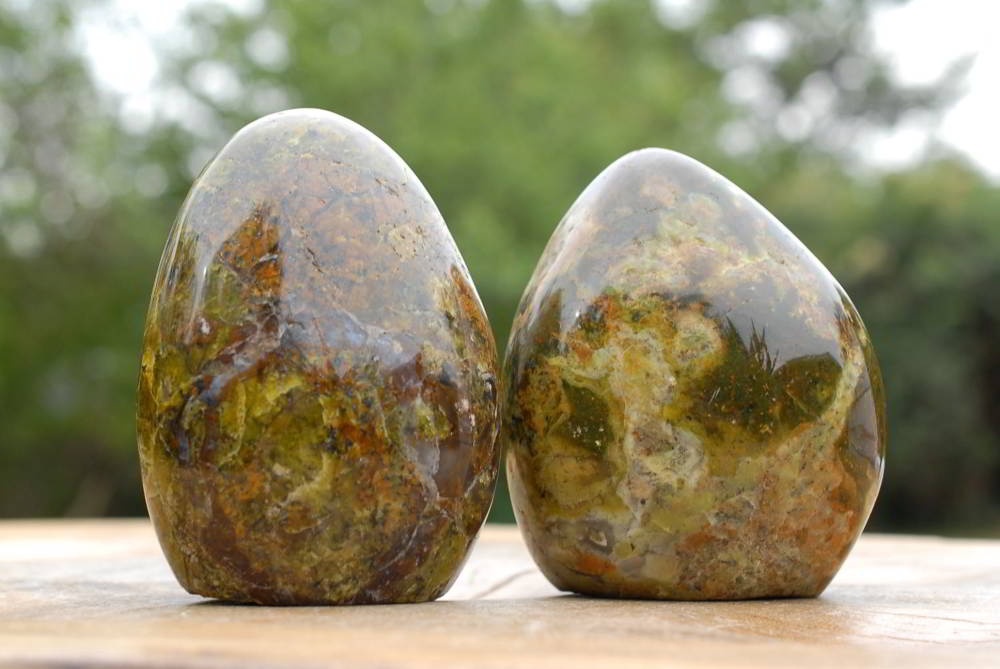 Opal: Mineral information, data and localities.